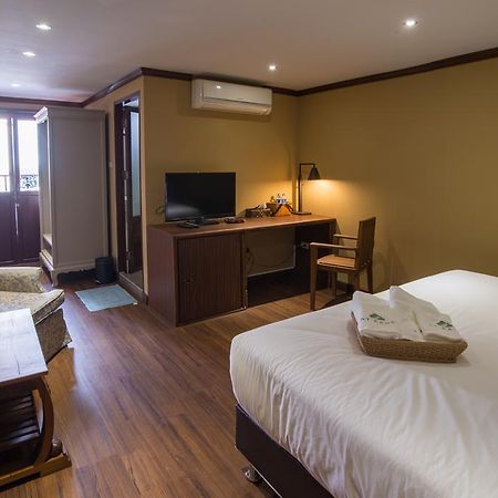 Hotel At Ease Bijou Chiang Mai Zewnętrze zdjęcie