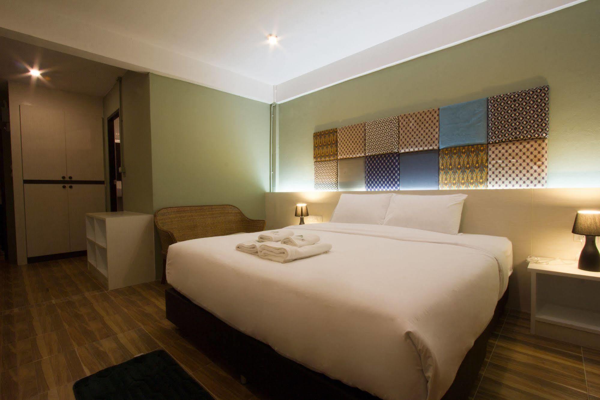 Hotel At Ease Bijou Chiang Mai Zewnętrze zdjęcie