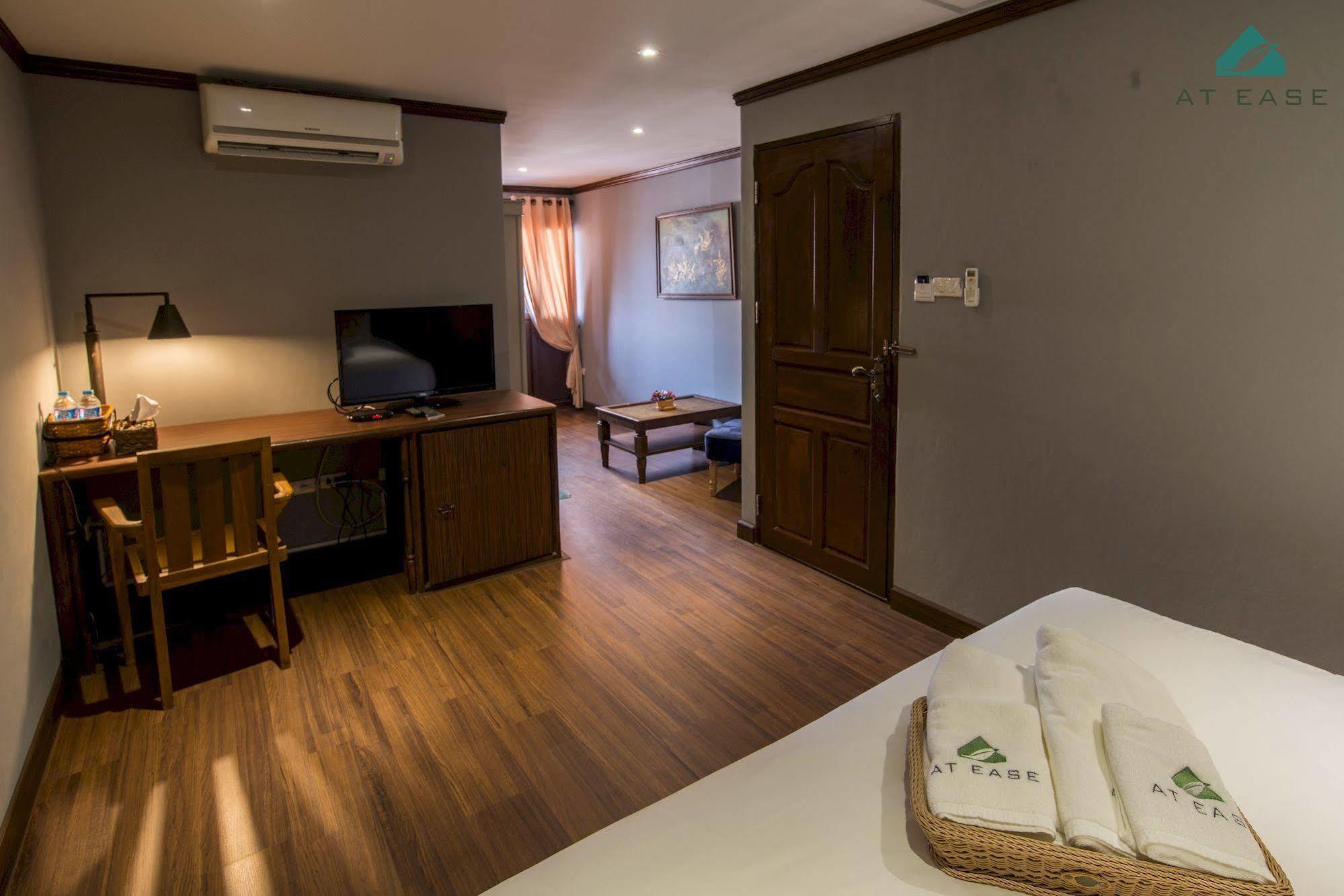 Hotel At Ease Bijou Chiang Mai Zewnętrze zdjęcie
