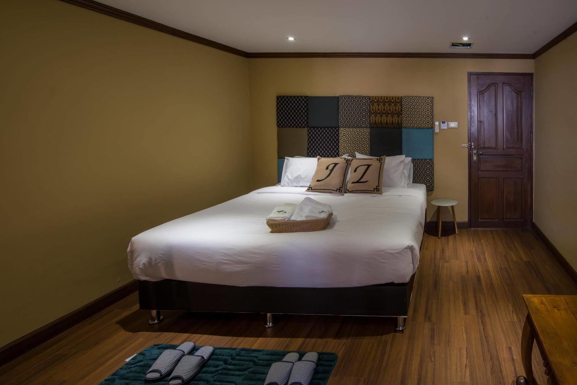 Hotel At Ease Bijou Chiang Mai Zewnętrze zdjęcie