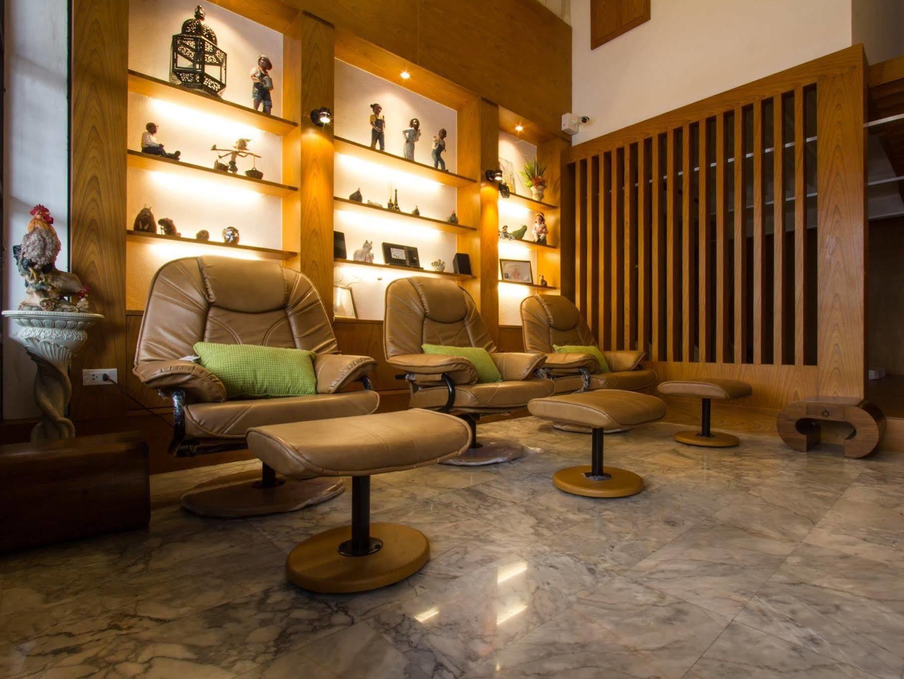 Hotel At Ease Bijou Chiang Mai Zewnętrze zdjęcie